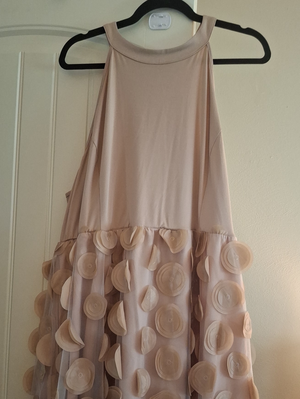 Sleeveless Oatmeal Layered Circle Appliqué dress